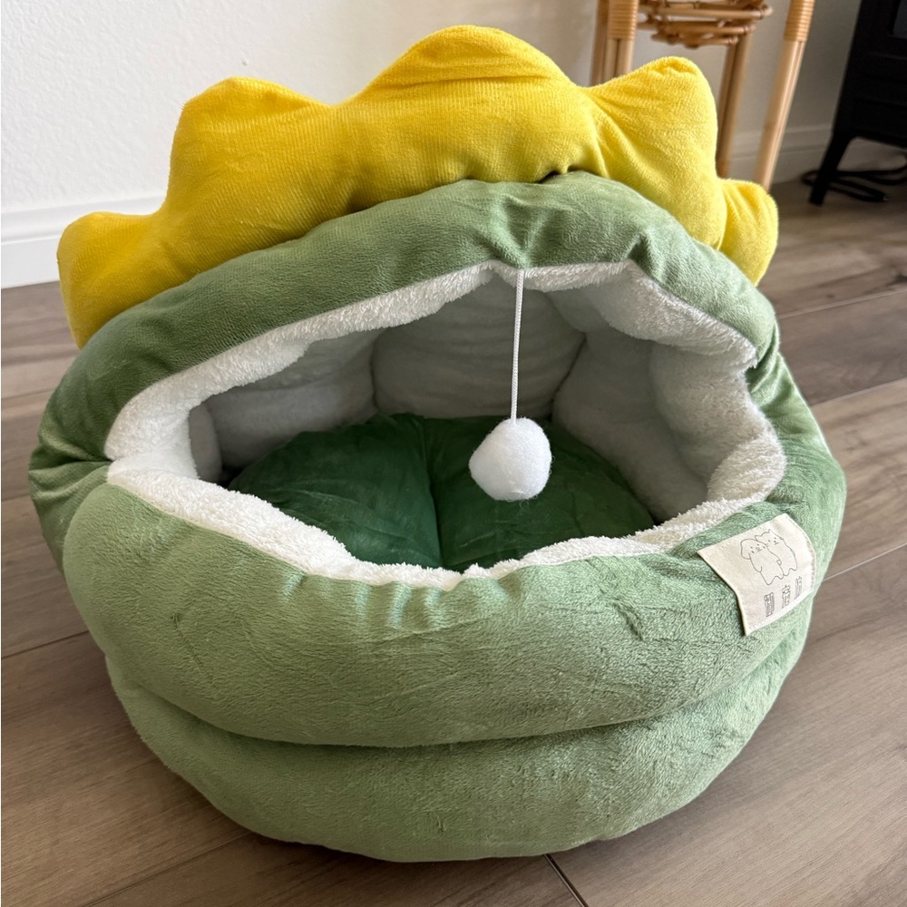 🐾 Plush Green & Yellow Reptile Shelter 🦖 Bed for Small Pets